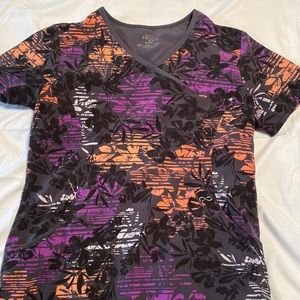 Women’s Cherokee infinity scrub top medium